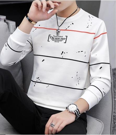 تيشيرتات يحتاج كل رجل إلى وجودها في خزانته